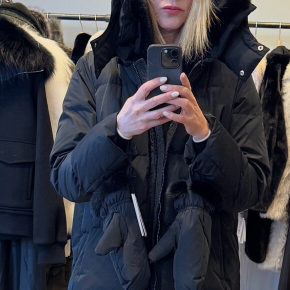 YVES SALOMON Black Coat with Detachable Mink Collar in Technical Fabric - Picture 4 of 16